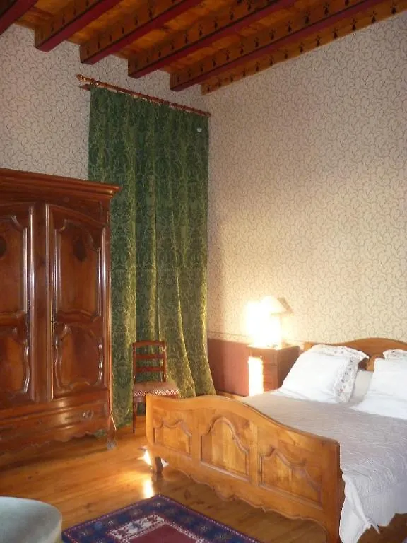 Konukevi Chateau De Vallègue
